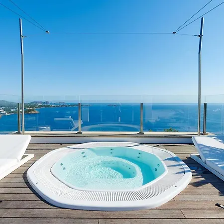 In Ibiza With Infinity Pool And Sea Views *